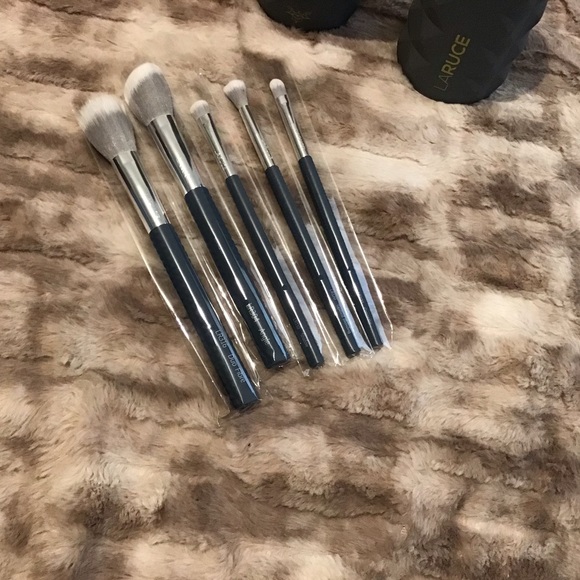 LARUCE BEAUTY CHRISTINE BRUSH SET - Picture 9 of 10